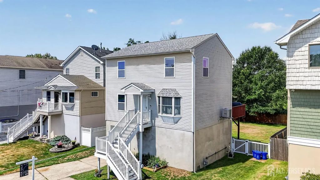 907 Harris Avenue, Union Beach