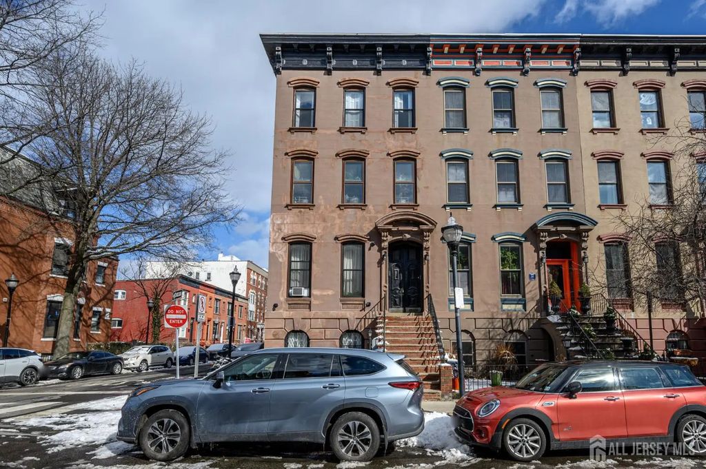 548 Bramhall Avenue, Jersey City