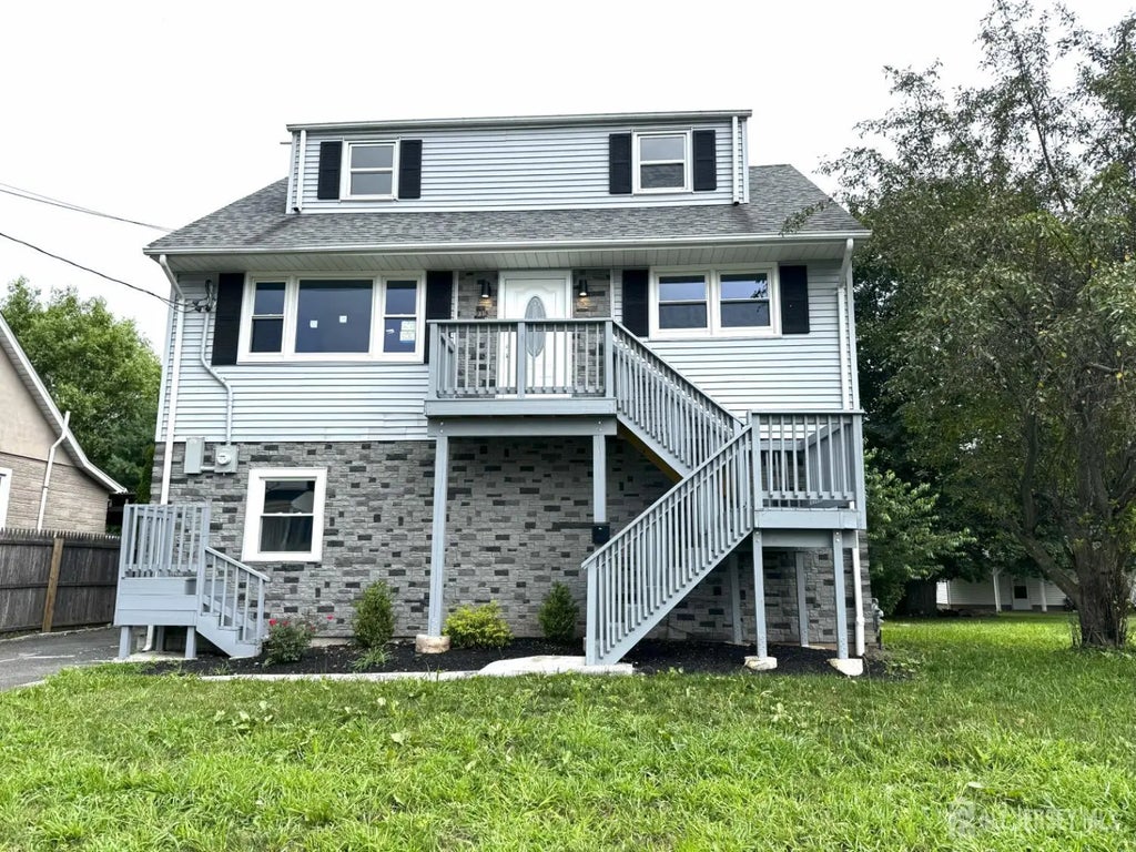 212 Huff Avenue, Manville