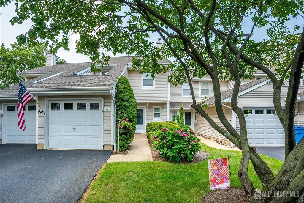 10 Woodmere Drive, Sayreville