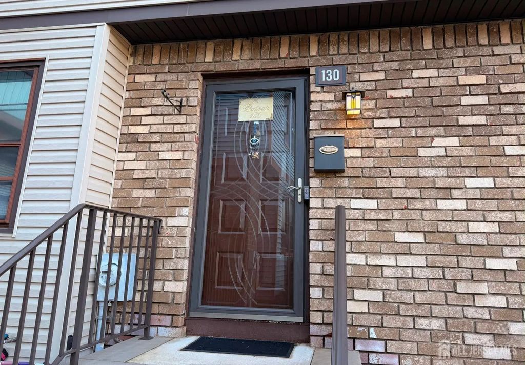 130 Highview Drive, Woodbridge Proper