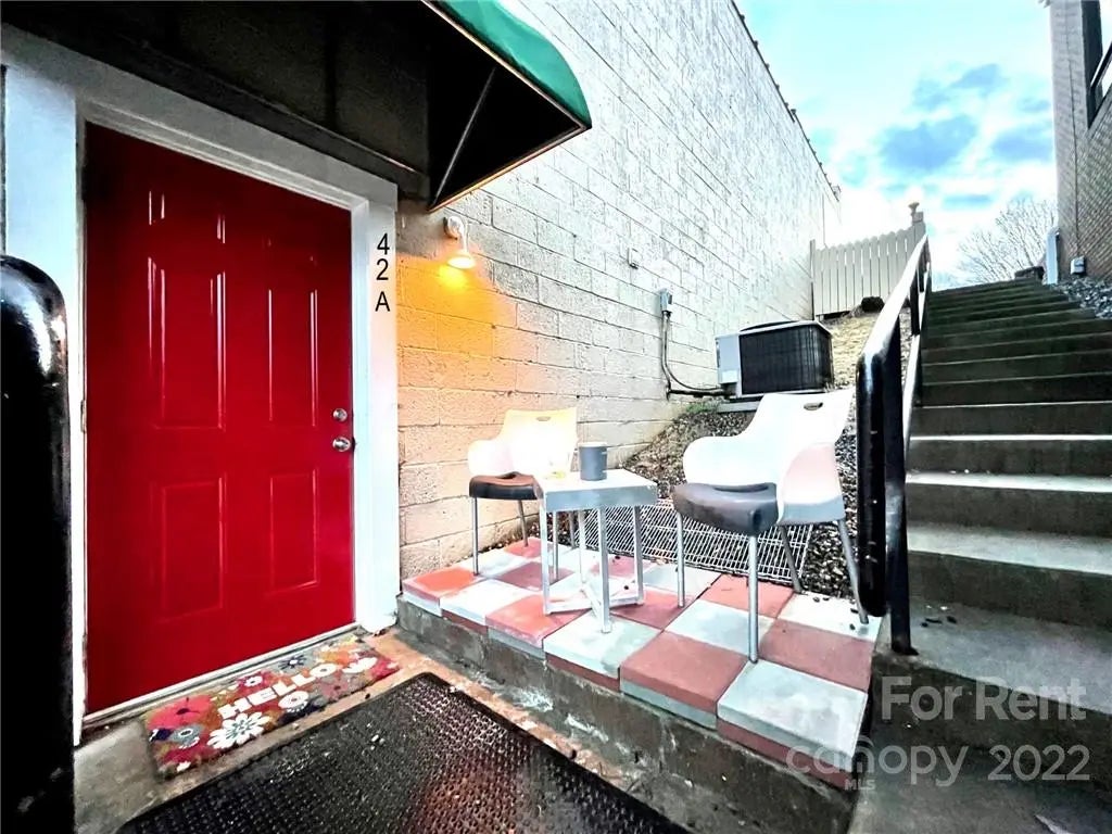 42 Main Street N A, Mars Hill