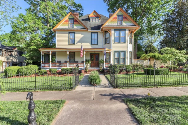 235 Walnut Street, Statesville