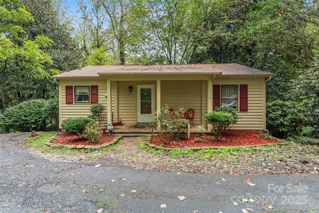 218 Davis Drive, Morganton