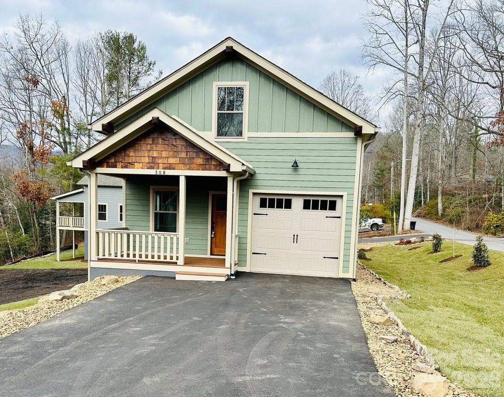 308 Ninth Street, Black Mountain