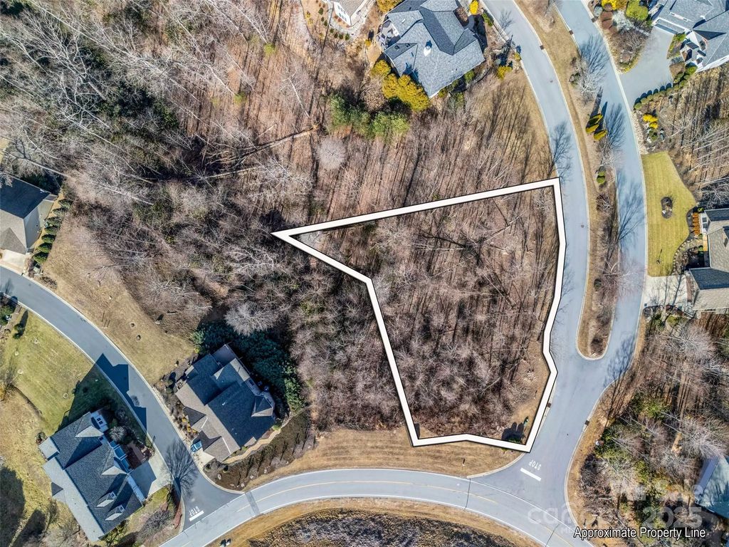 1509 Summit Hill Road, Hendersonville