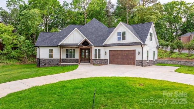 3732 Whitney Drive Ne, Hickory
