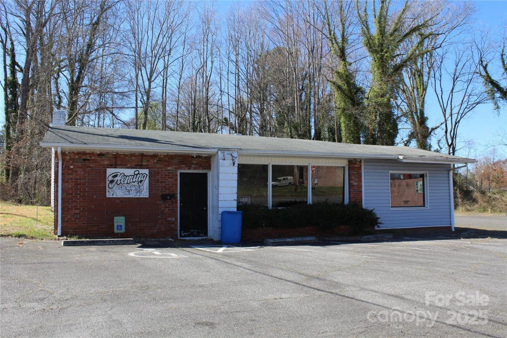 725 E Union Street E, Morganton