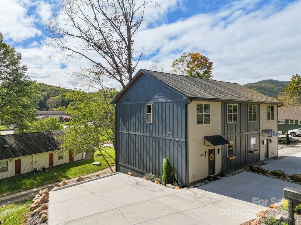 292 County Road, Waynesville