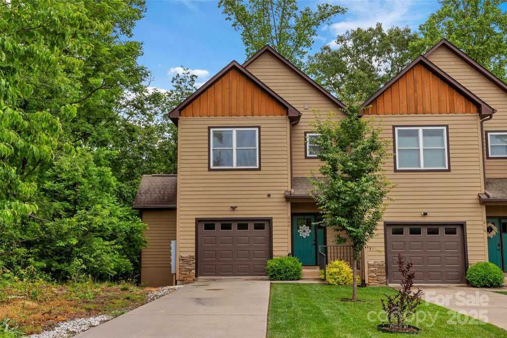 220 Rainbow Terrace, Black Mountain