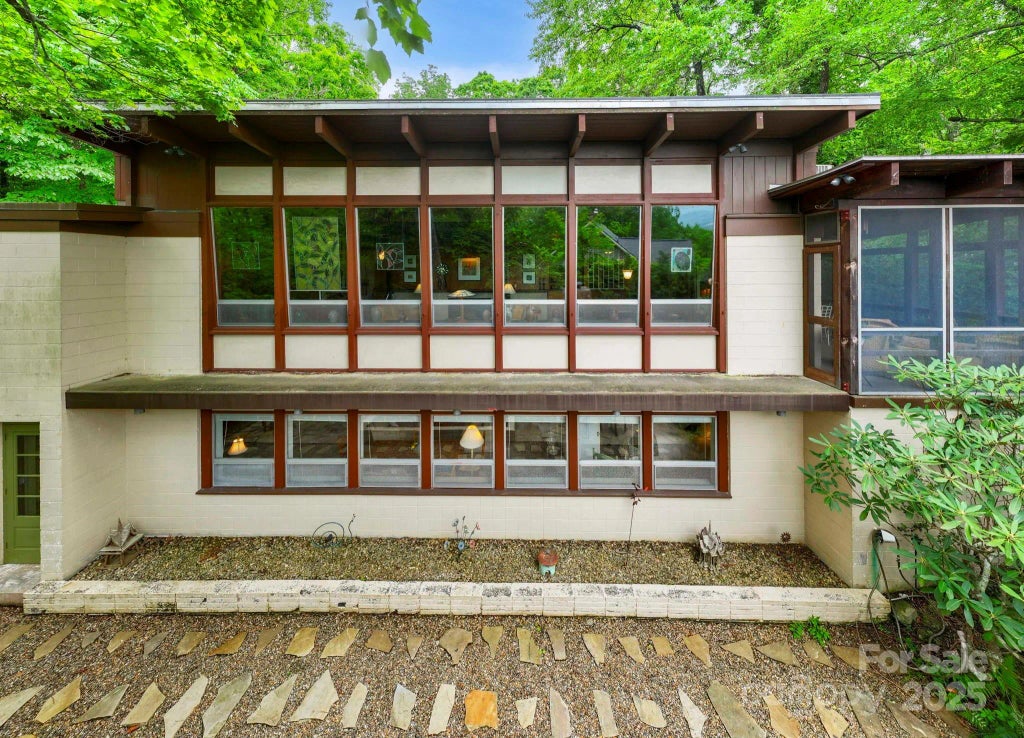 21 Rhododendron Road, Black Mountain