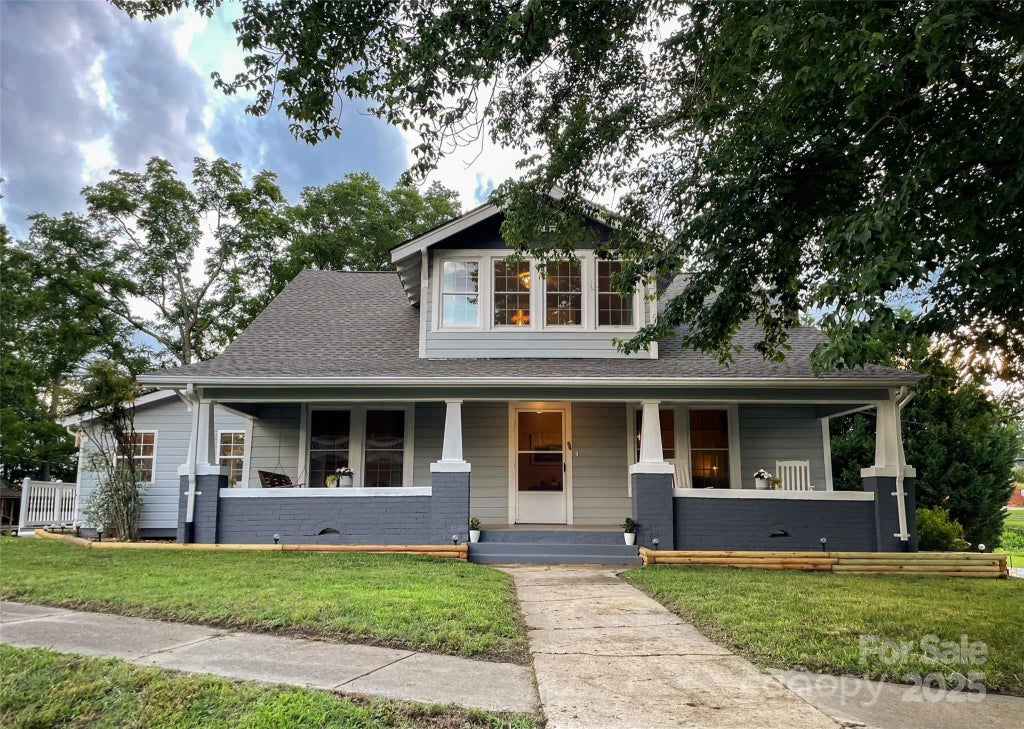 102 Cuthberson Street, Morganton