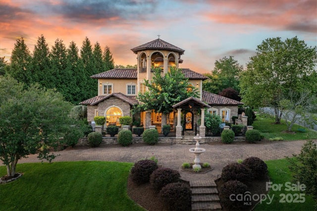 806 37th Avenue Nw, Hickory