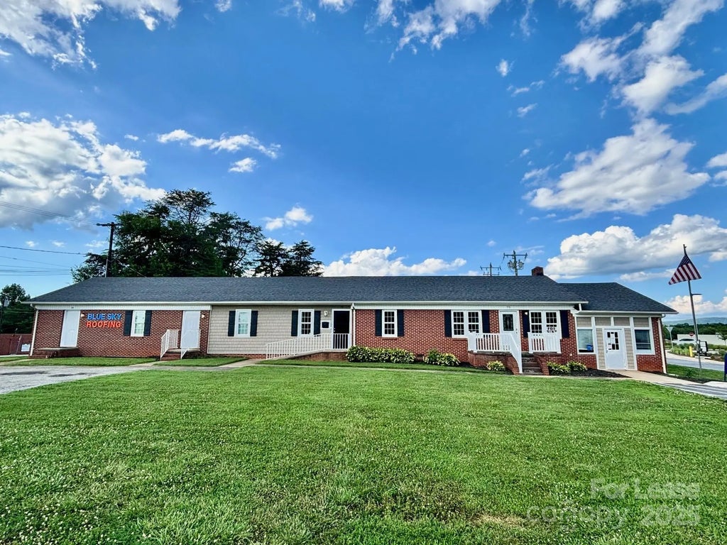 75 Rink Dam Road, Hickory