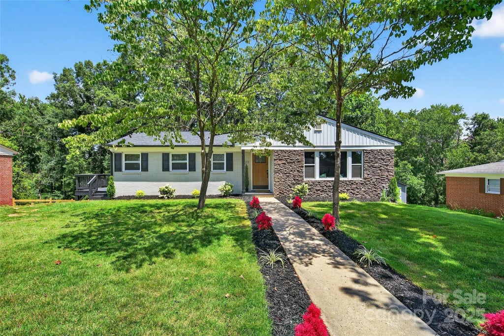 211 Hilltop Street, Morganton