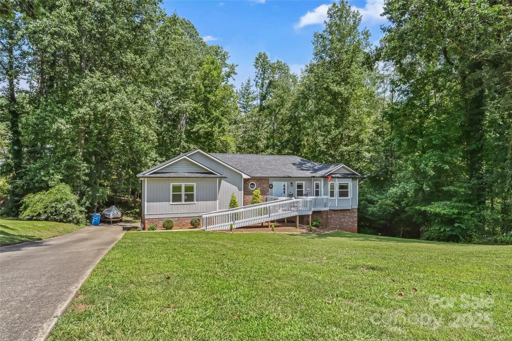 207 Jacksons Run, Morganton