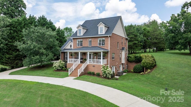 1221 Willow Creek Drive, Newton