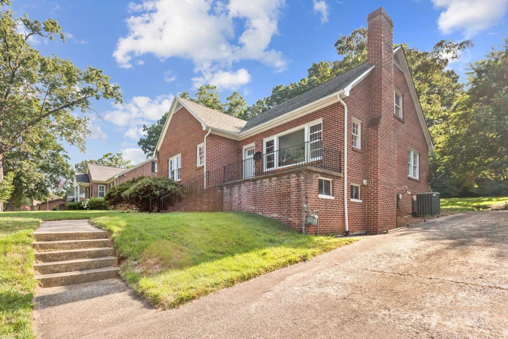 113 Falls Street, Morganton