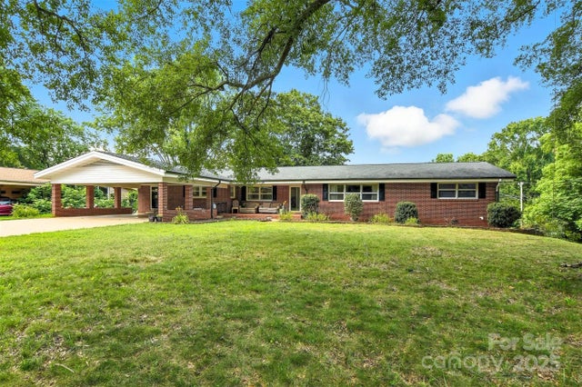 26 33rd Avenue Nw, Hickory