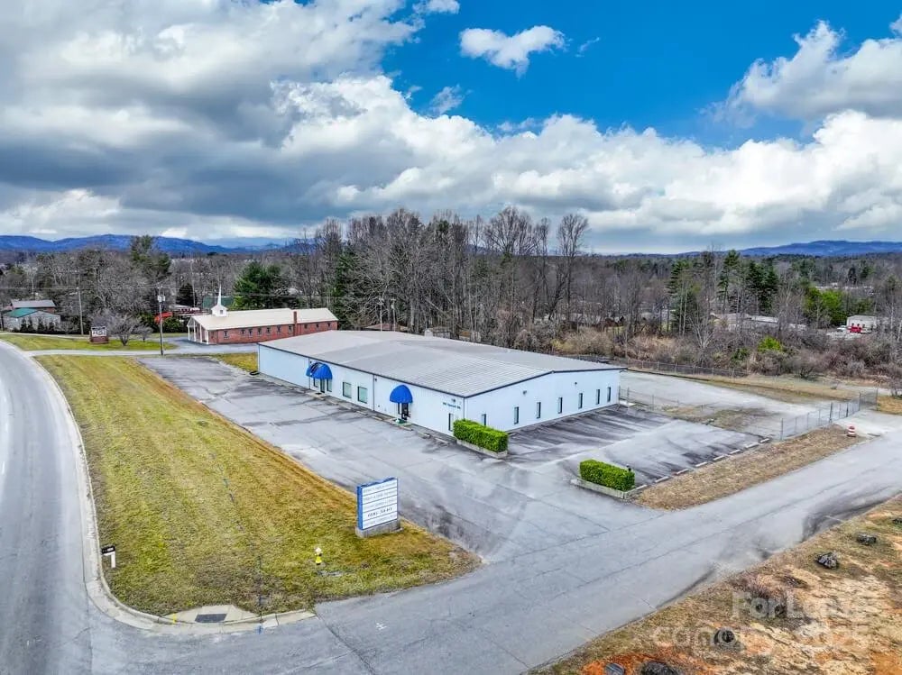 913 Upward Road, Flat Rock