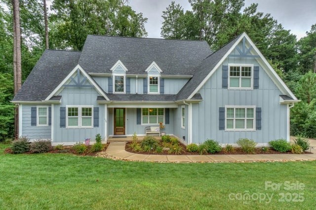 138 Waterbury Drive, Mooresville