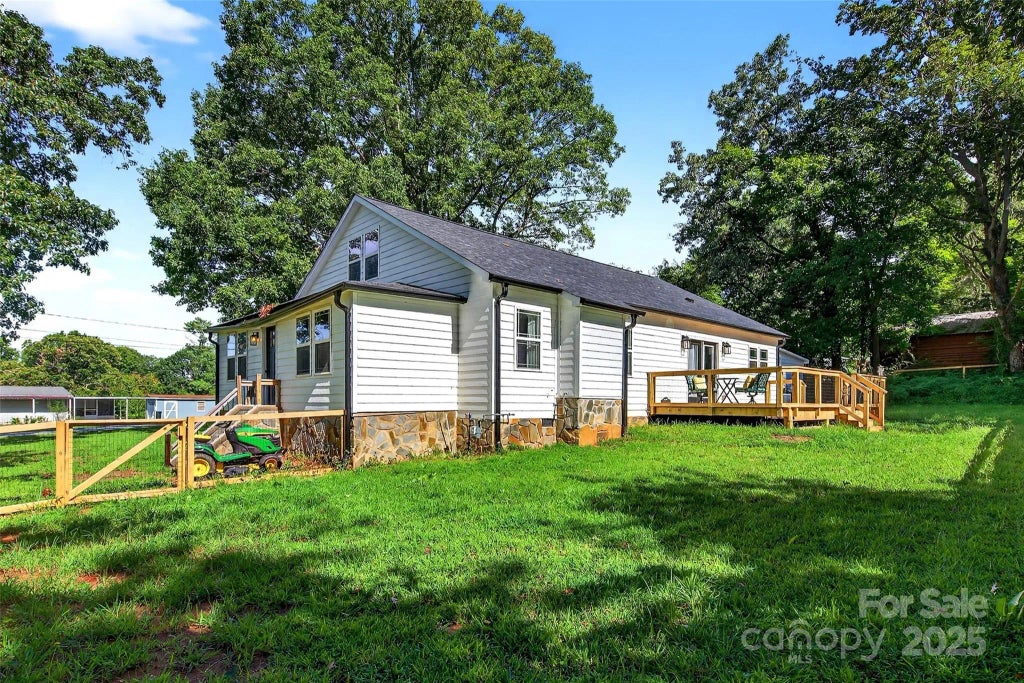 2269 Drexel Heights Street, Morganton