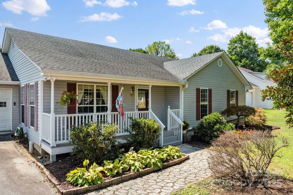 27 Eden Glen Road, Black Mountain