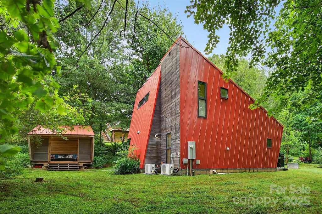 450 Lakey Gap Road, Black Mountain