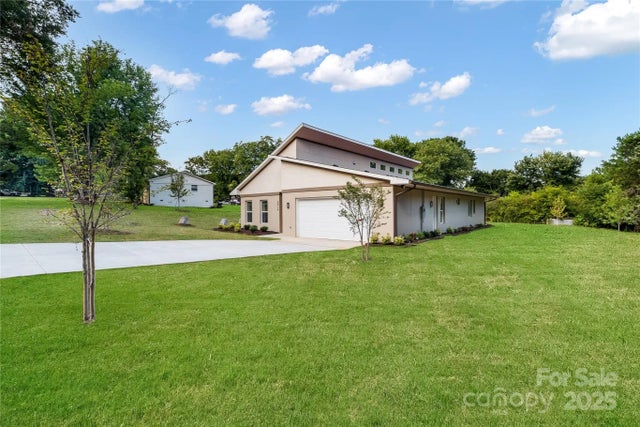 8516 Denbur Drive, Charlotte