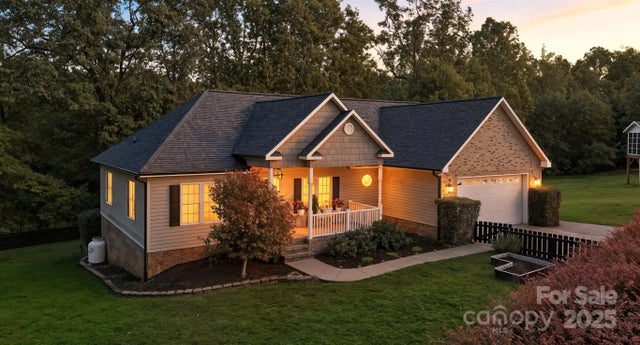 2532 Whistler Court, Newton
