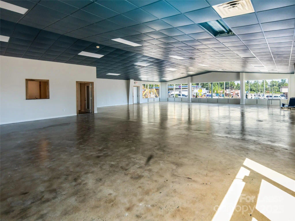 512 Kanuga Road 100, Hendersonville