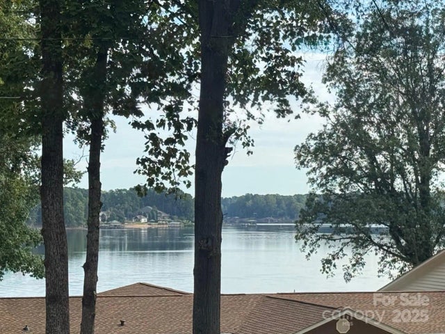 390 Robinson Road, Mooresville
