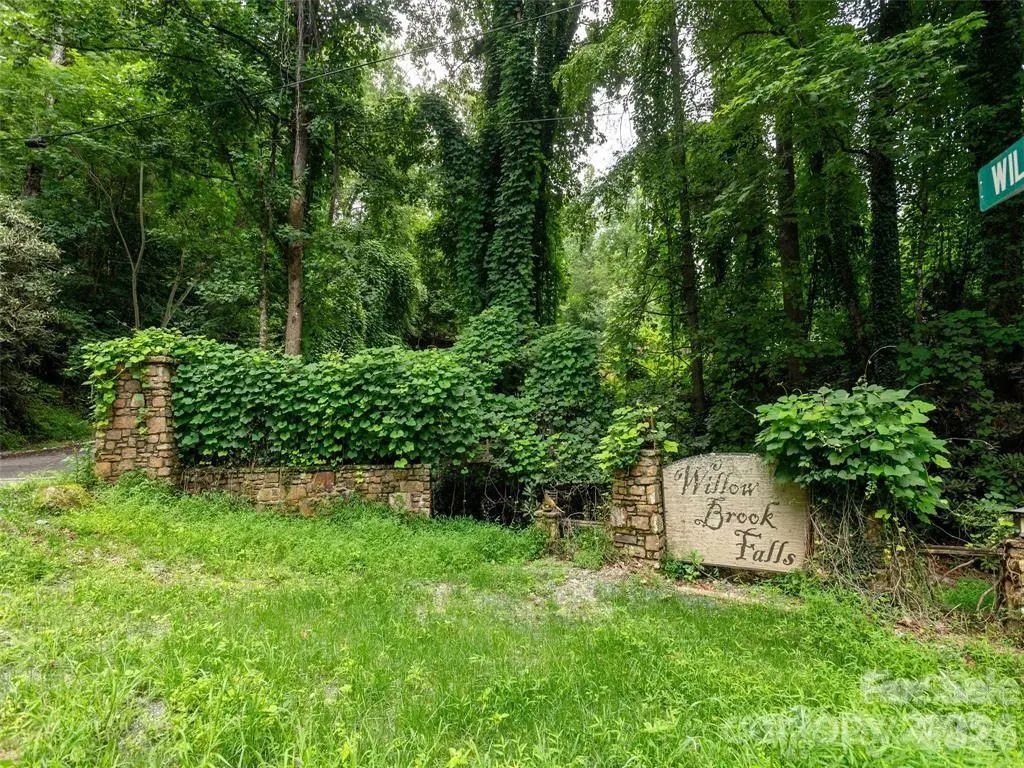 00 Willow Brook Falls None 3, Hendersonville