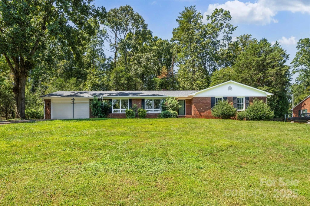 101 Woodsway Lane, Morganton