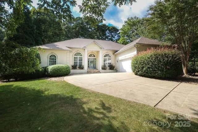 2587 Penngate Drive, Sherrills Ford