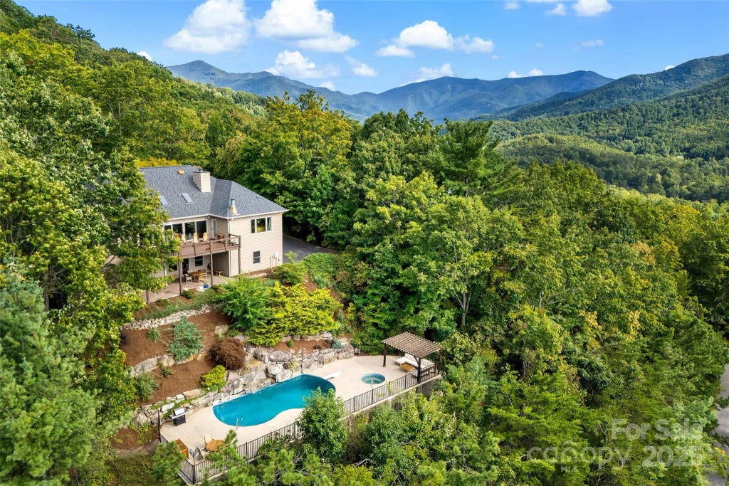 206 Crestview Drive, Black Mountain