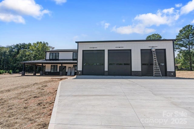 118 Winners Circle, Mooresville