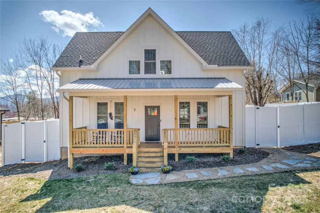 7 Mountain View Avenue, Black Mountain