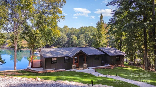 128 Wickford Lane, Mooresville