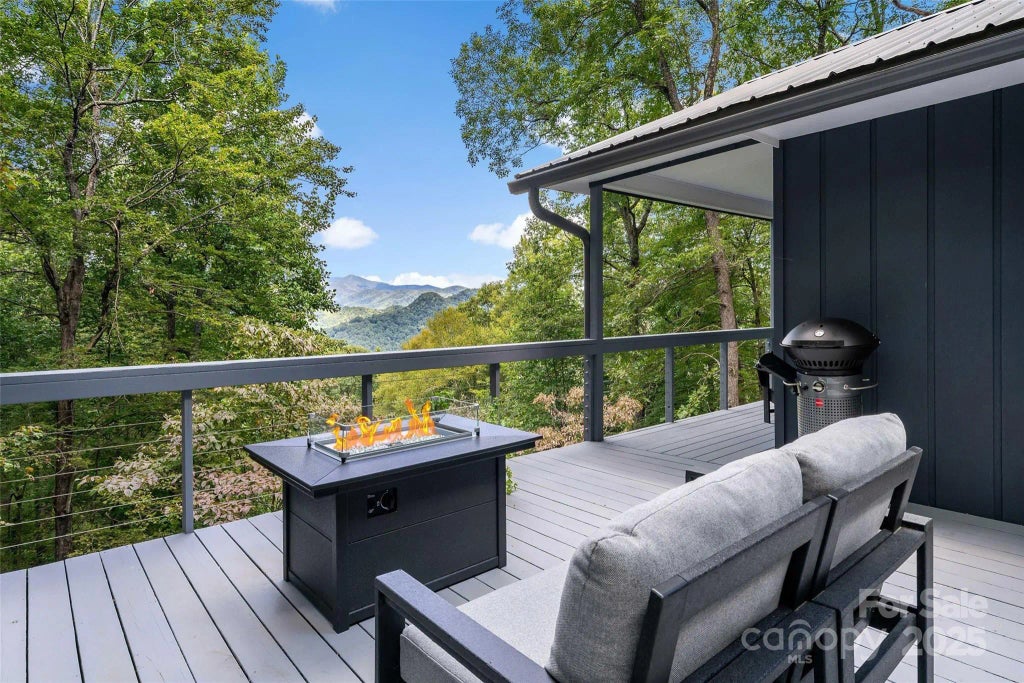 68 Lakey Gap Heights, Black Mountain