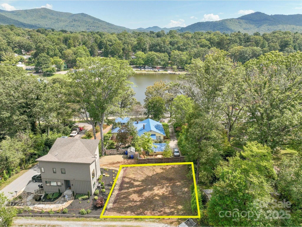 312 Lake Oak Drive, Black Mountain