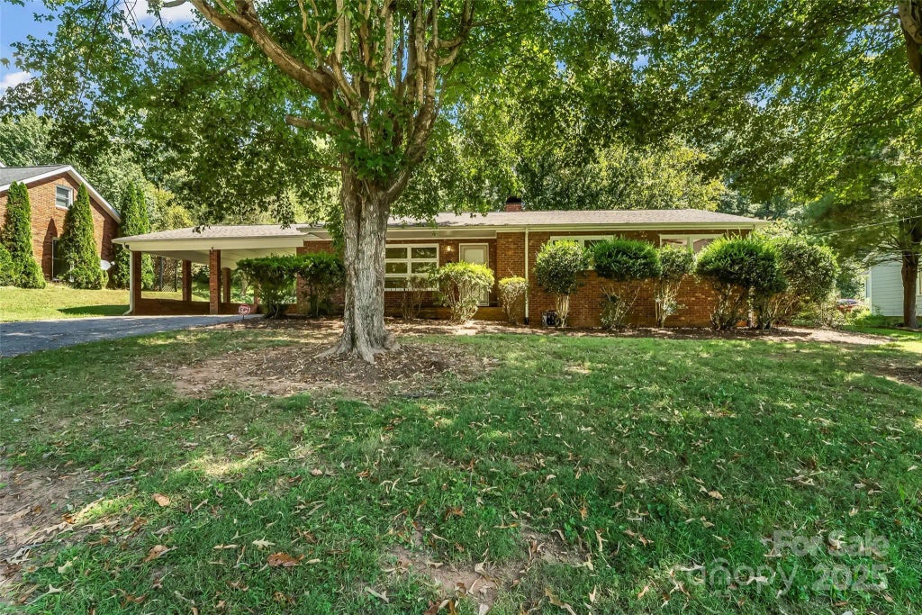 105 Newland Street, Morganton