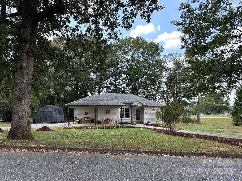 102 Stephens Drive, Morganton