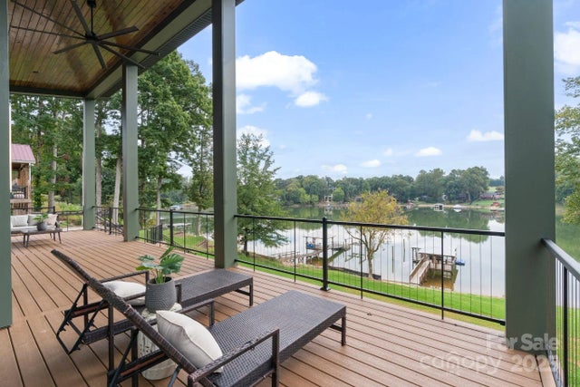 7067 Wateredge Drive, Sherrills Ford