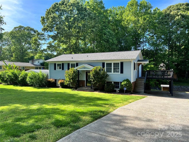 151 Peninsula Drive, Mooresville