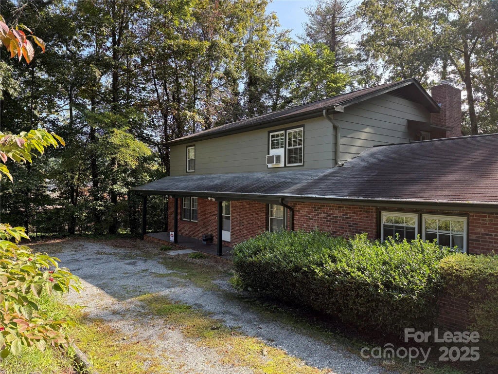 200 Daniel Drive, Hendersonville