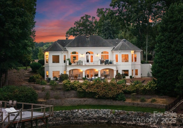 102 Stone Point Court, Mooresville