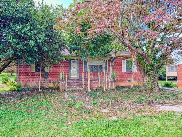 537 N Center Street, Statesville