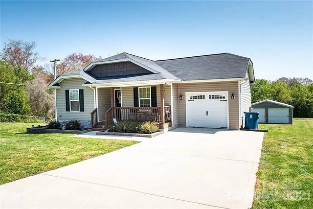 3430 Maiden Springs Drive, Maiden