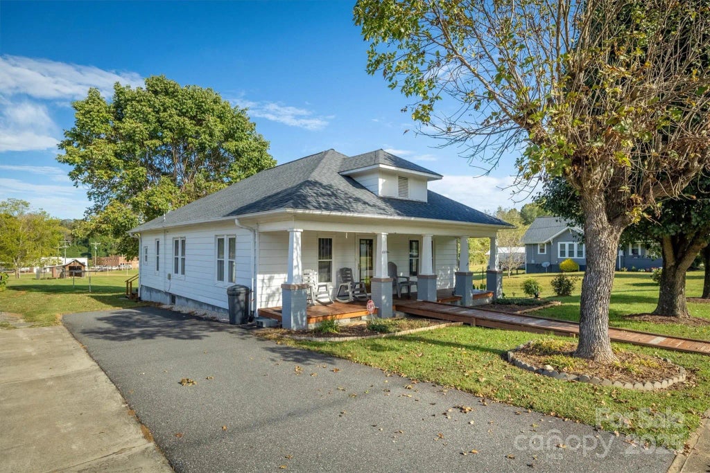 609 E Concord Street, Morganton